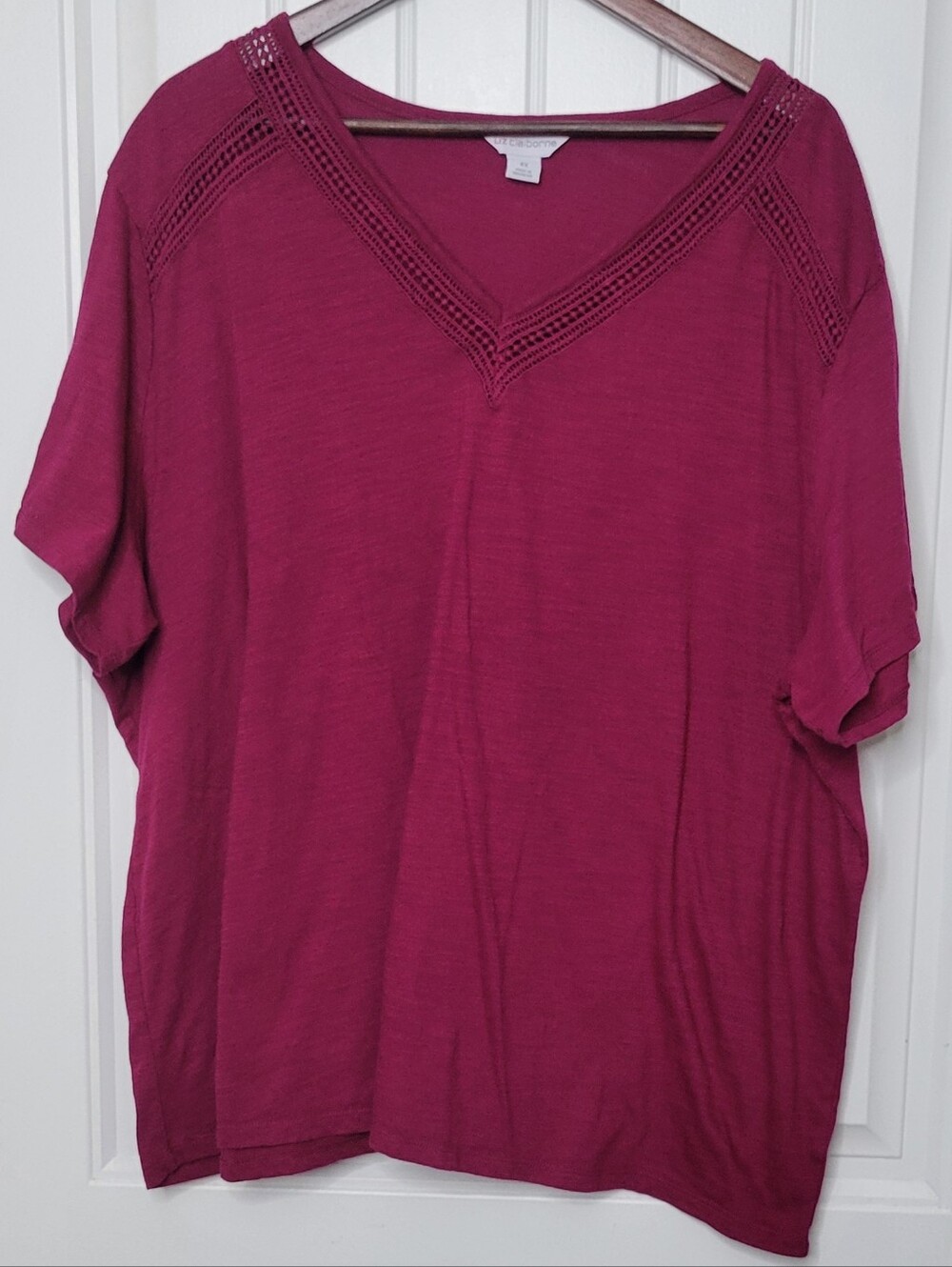 Liz Claiborne Raspberry Short Sleeve V-Neck Top